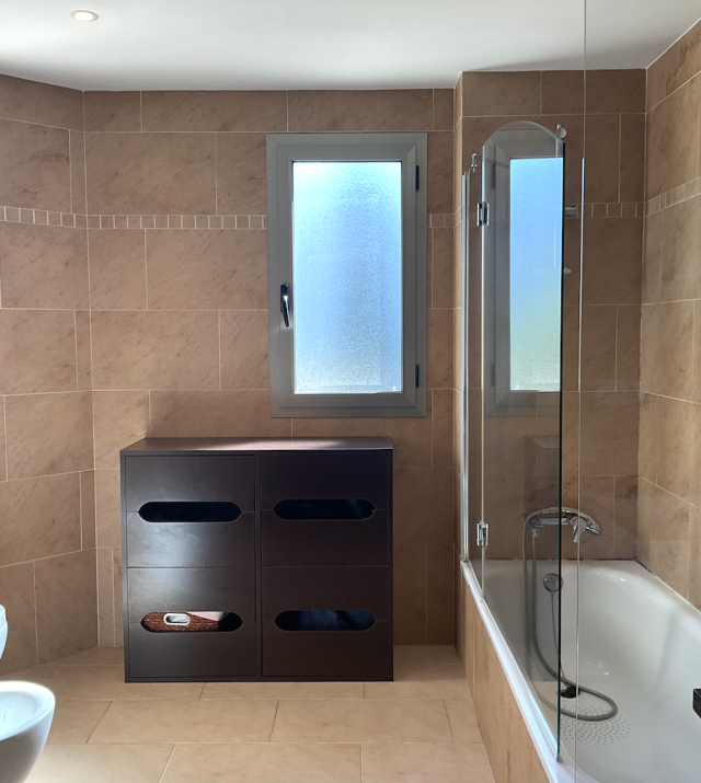 Resa Estates Ibiza for sale te koop santa Eularia beach apartment bathroom 1.png
